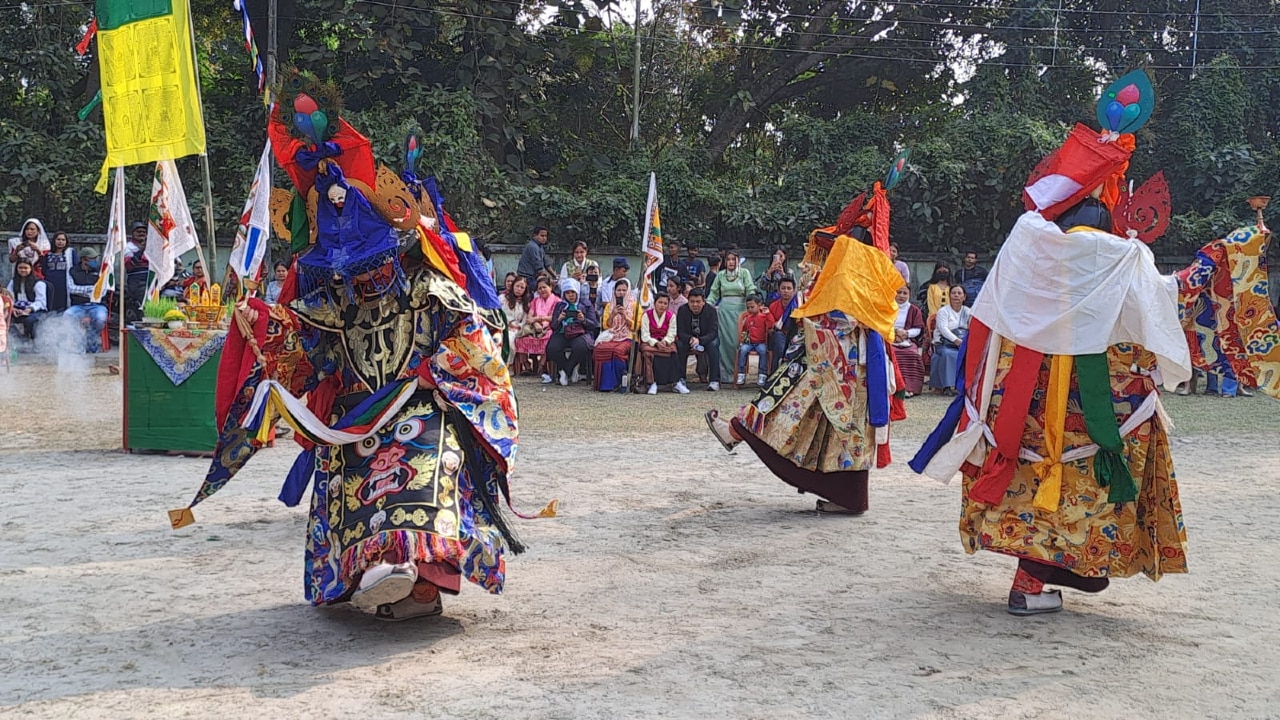 আয়জক দেছিং চেলিং গুম্ফা কর্তৃপক্ষ