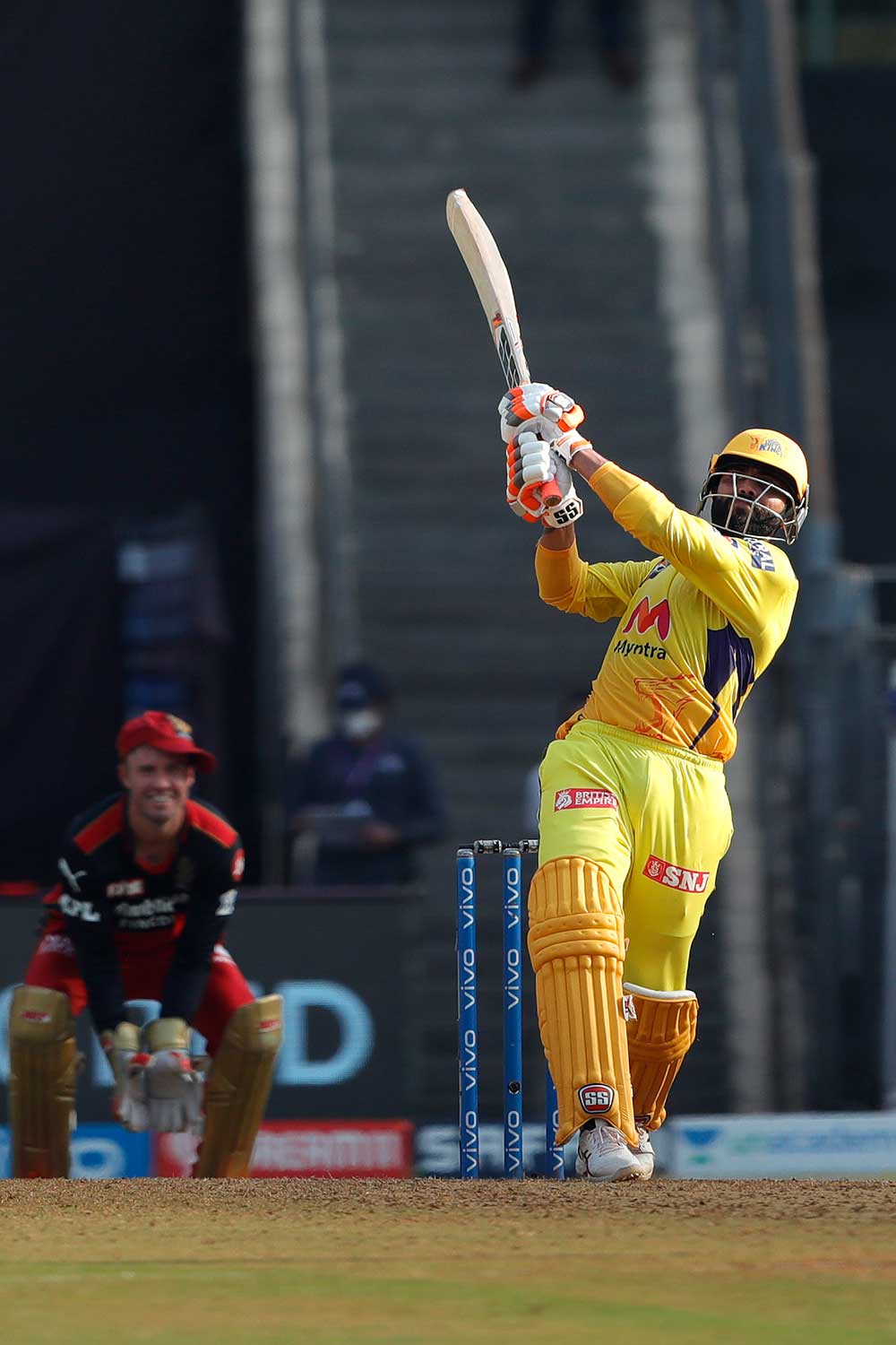 Chris Gayle, Ravindra Jadeja smashing 37 in an over