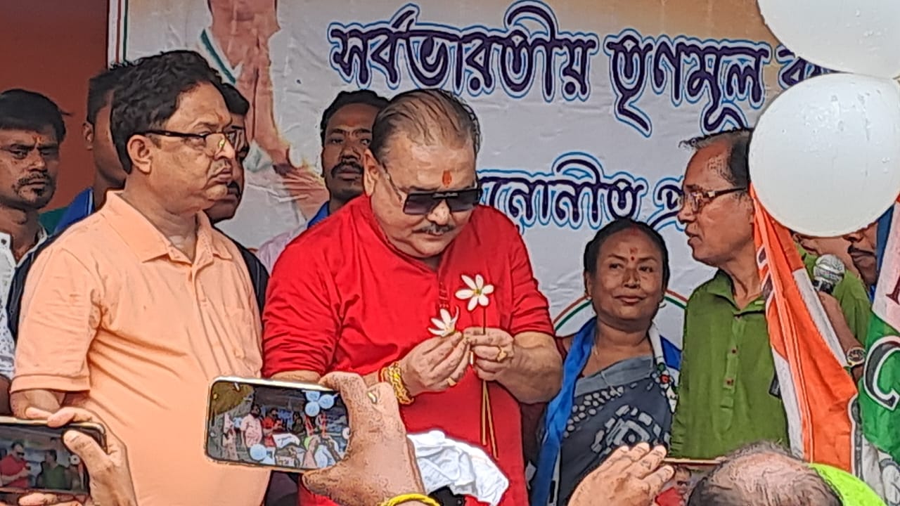 Madan Mitra attcaks Governor