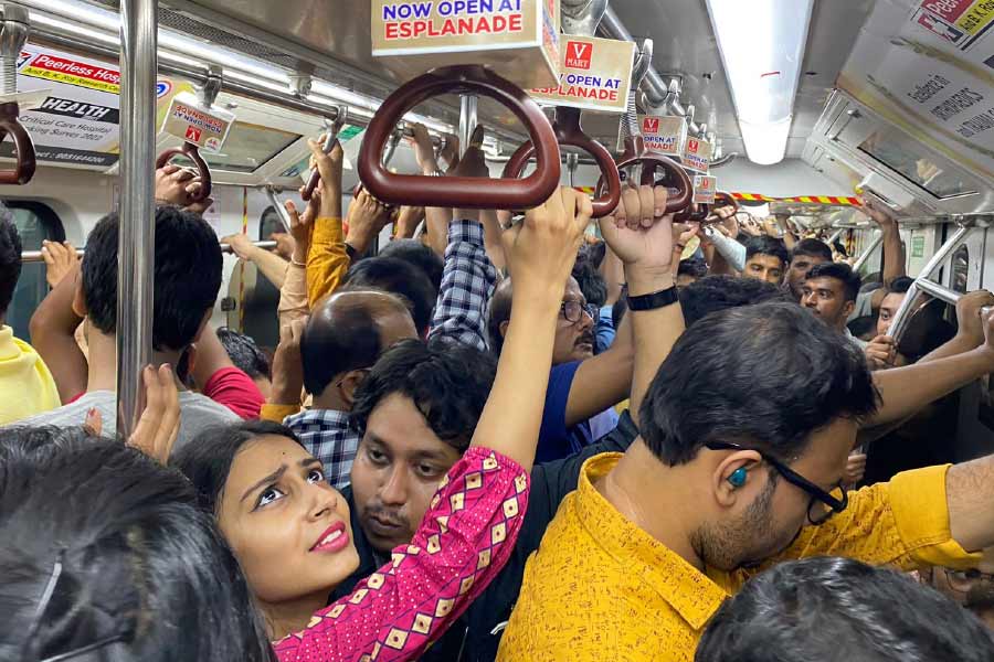 Durga Puja 2023 Kolkata Metro record