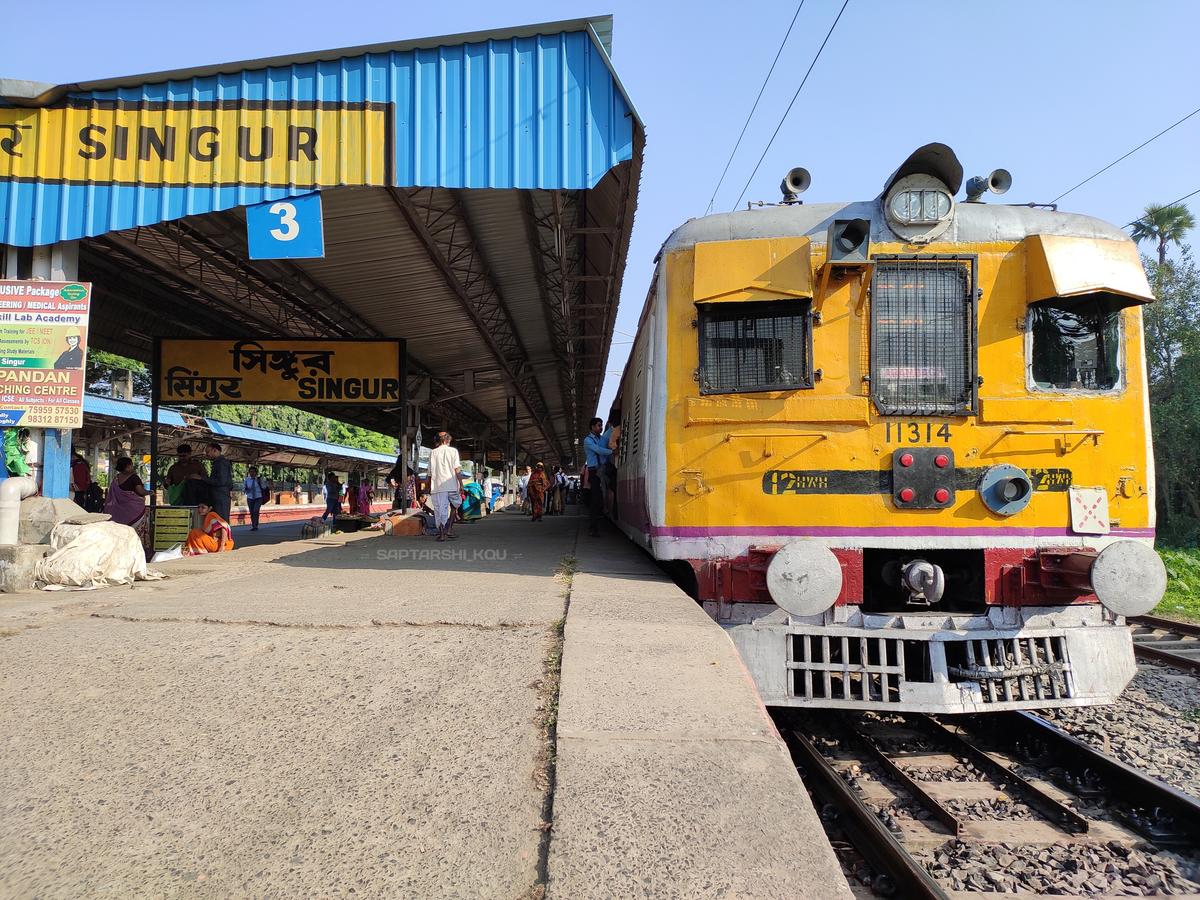 Sheoraphuli Tarakeshwar local train speed trial run