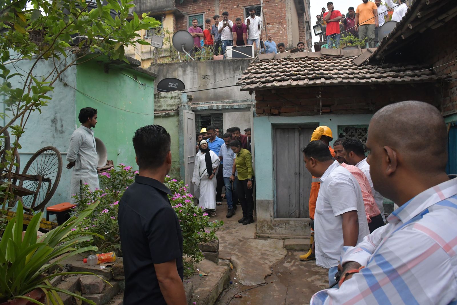 Mamata Banerjee visited Garden Reach Building Collapse