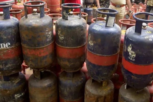 Commercial gas cylinder price cut
