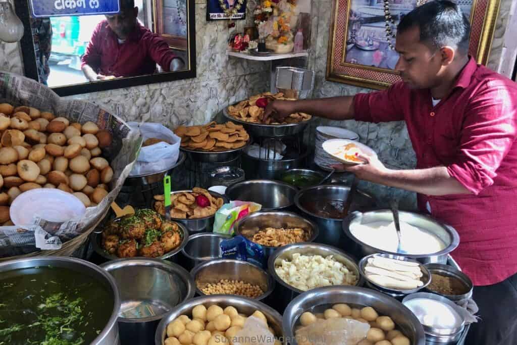 স্ট্রিট ফুড খাওয়ার সময় সতর্ক থাকুন