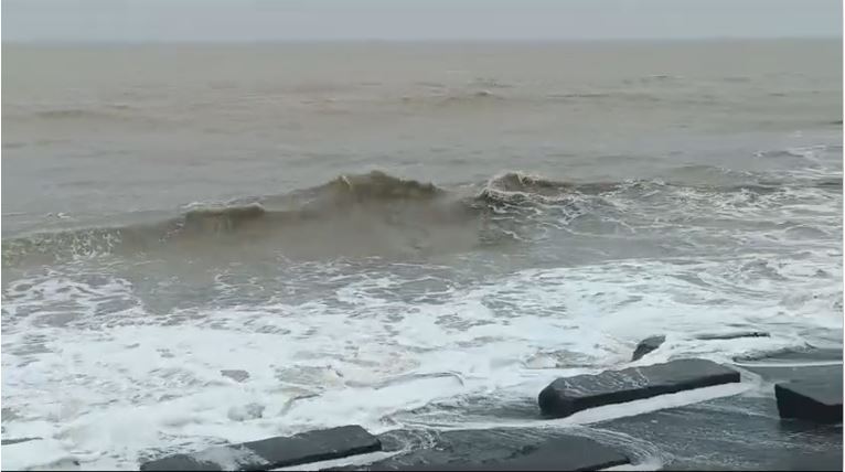 Cyclone Dana affects Digha