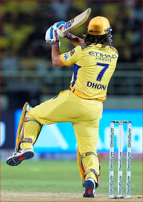 How did CSK get Dhoni for only 4 crores?