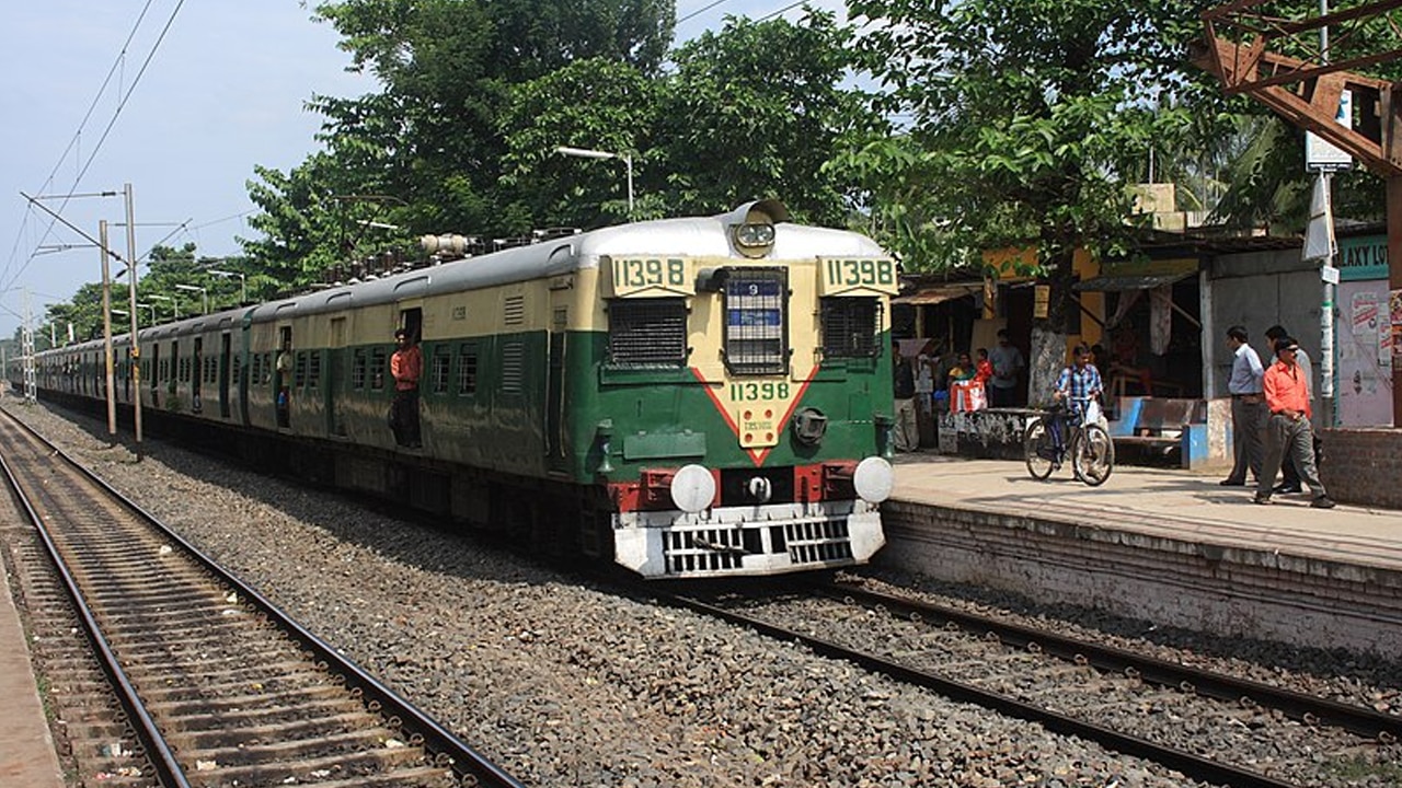 দেওয়া হল অন্য ট্রেন