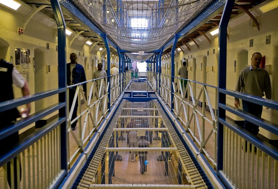 Sex in Jail, Prisoners engaged in sex with female guards
