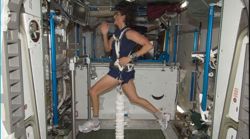 স্পেস স্টেশনে কেন চুল বাঁধেননি সুনীতা? Sunita Williams don't tie their hair in space