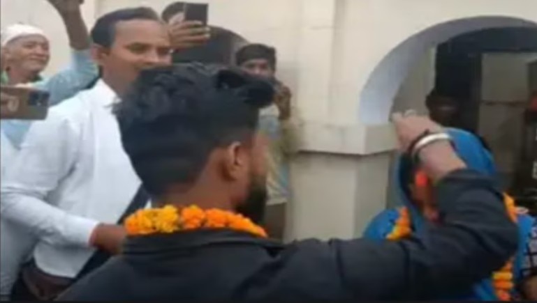 মেরঠকাণ্ডে ভয় পেয়েই প্রেমিকে সঙ্গে স্ত্রীর বিয়ে দিলেন স্বামী! UP man gets wife married to her lover