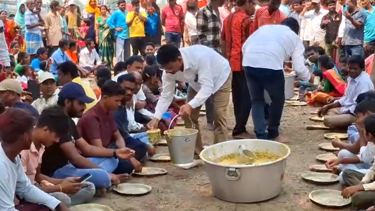 খাবার পরিবেশন