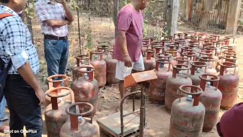রান্নার গ্যাসের ওজনে কারচুপি, কালোবাজারি! Cooking gas scam