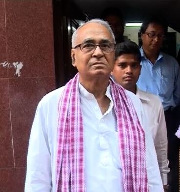 রাজনীতি থেকে দূরে