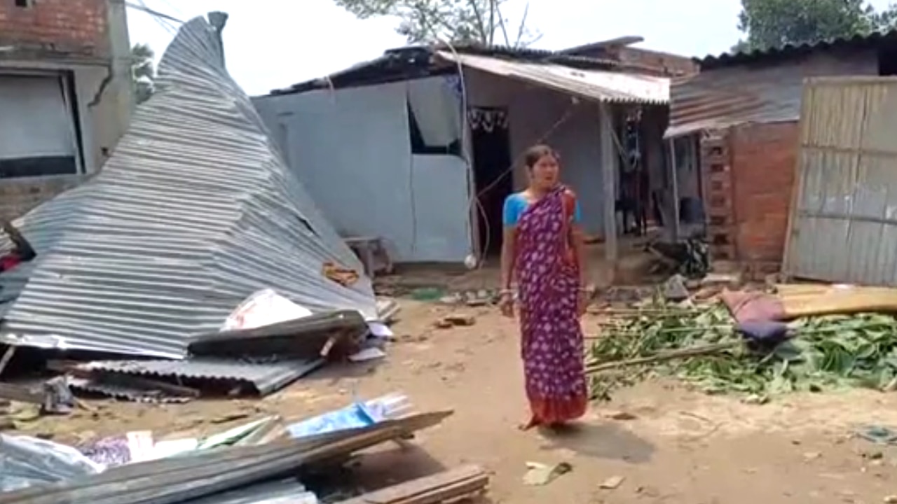 প্রবল শব্দে বাজের পরই ঝড়