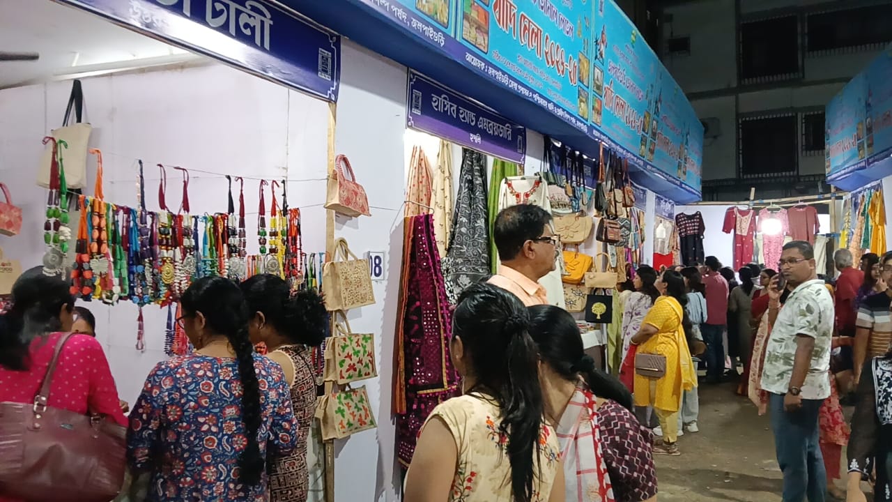 সর্বকালীন রেকর্ড বিক্রি খাদিমেলায়... Jalpaiguri Khadi Fair