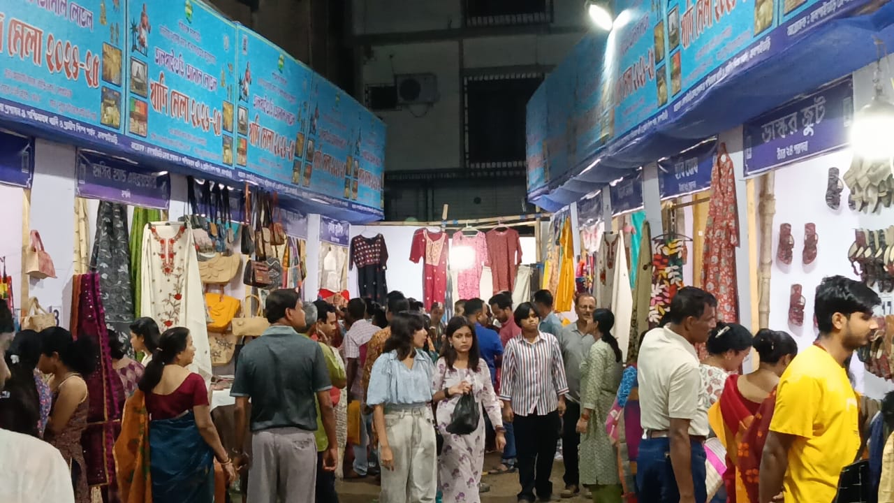 সর্বকালীন রেকর্ড বিক্রি খাদিমেলায়... Jalpaiguri Khadi Fair