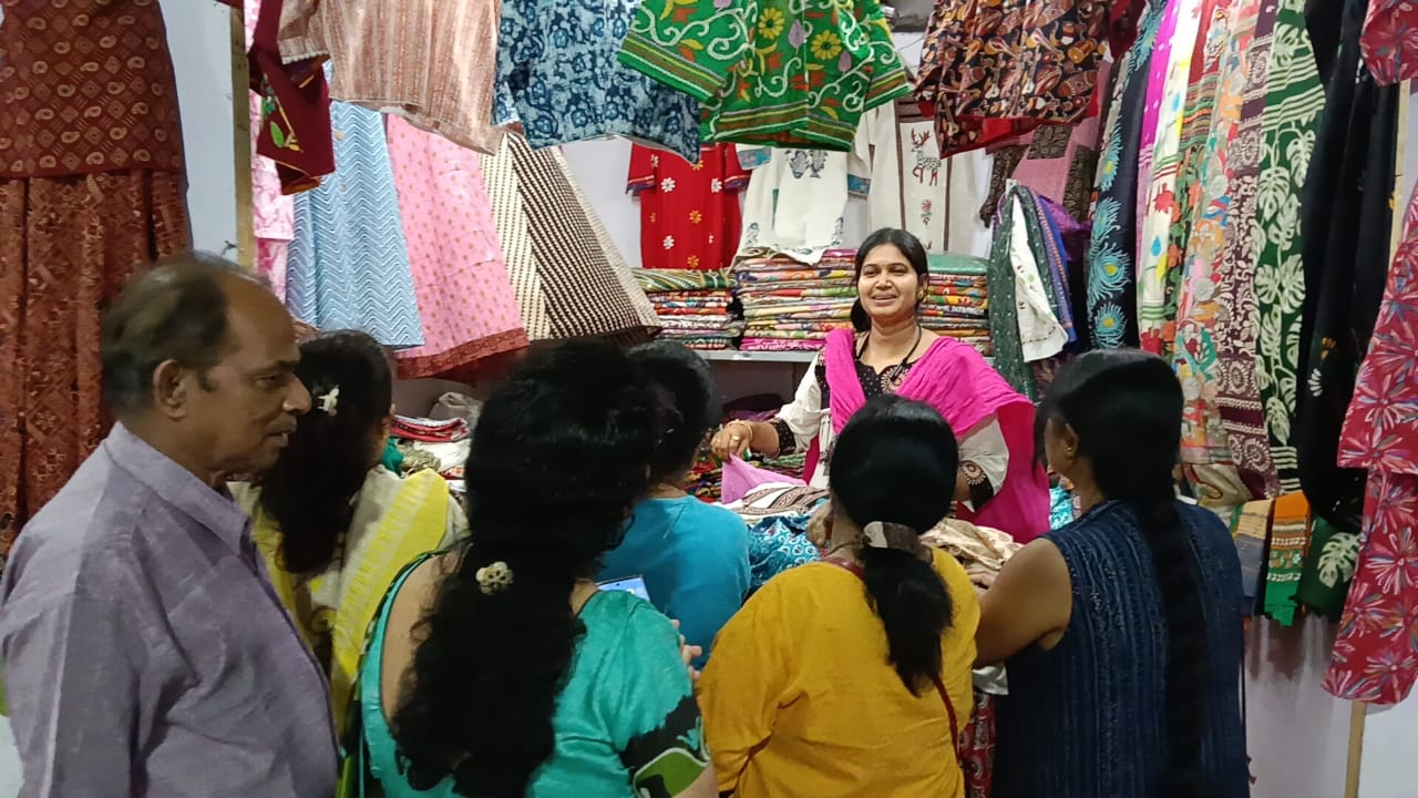 সর্বকালীন রেকর্ড বিক্রি খাদিমেলায়... Jalpaiguri Khadi Fair