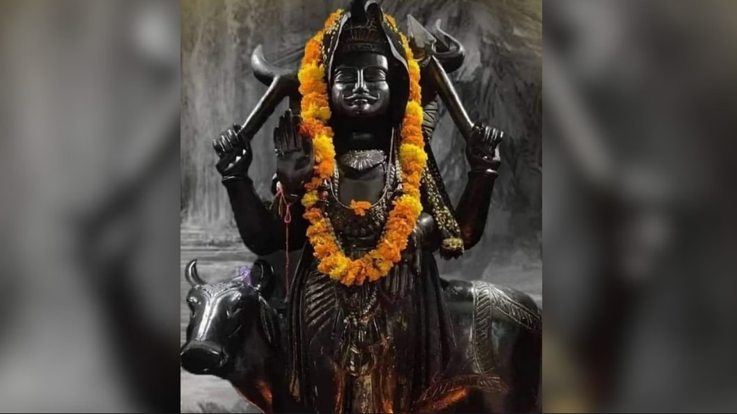 শনিদেবকে তুষ্ট করতে