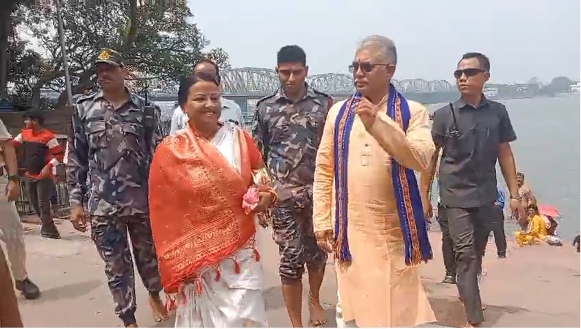 দক্ষিণেশ্বরে সস্ত্রীক দিলীপ