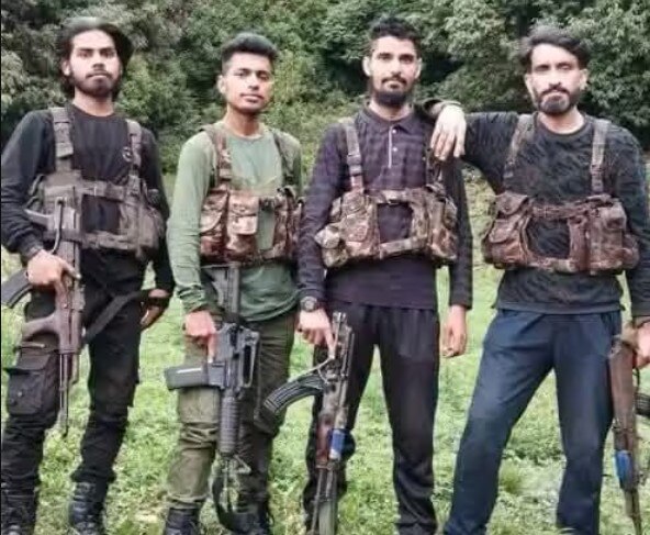 করাচি থেকে 'রিমোট' কন্ট্রোলে পহেলগাঁও 'অপারেশন'! Pahalgam Attack Remote Controlled From Pakistan