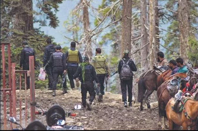 করাচি থেকে 'রিমোট' কন্ট্রোলে পহেলগাঁও 'অপারেশন'! Pahalgam Attack Remote Controlled From Pakistan