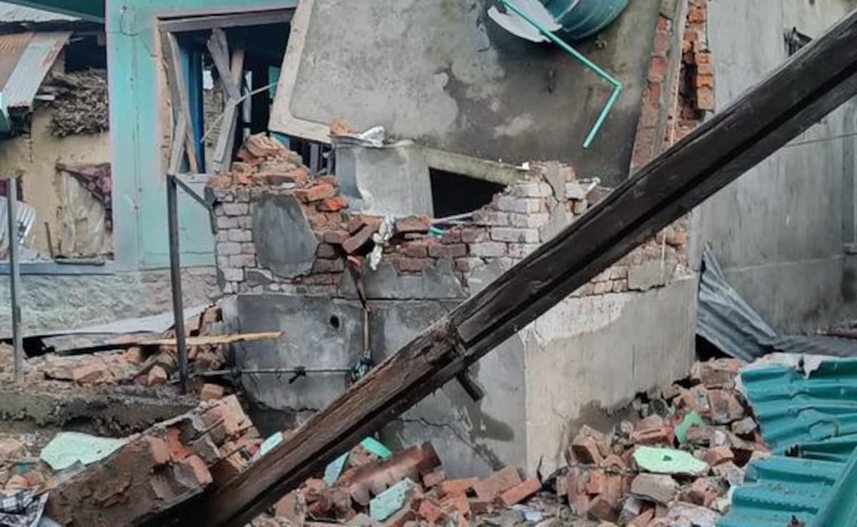 জঙ্গিদের বাড়ি ভাঙল সেনা