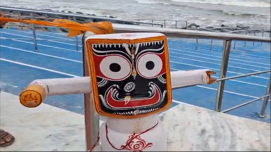 নিমকাঠের বিগ্রহ