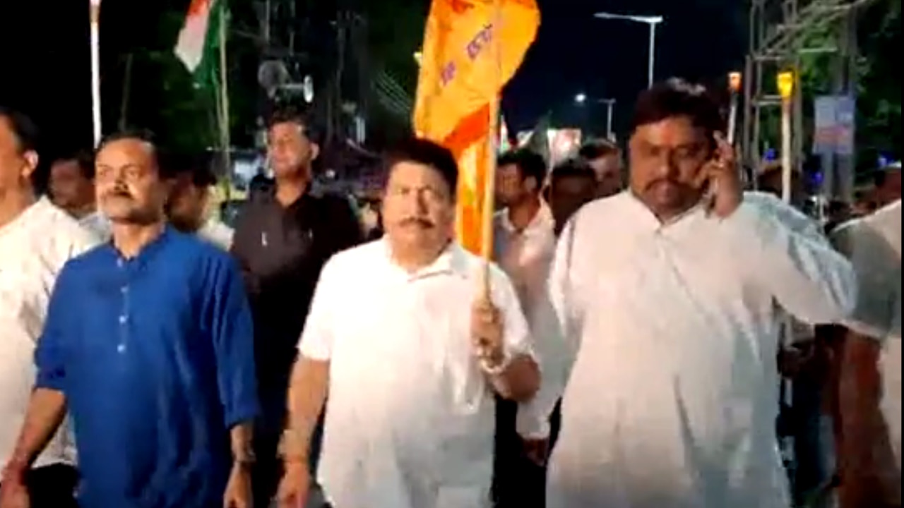 নিহতদের প্রতি শ্রদ্ধা