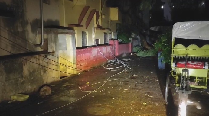 কলকাতায় কালবৈশাখীতে মৃত্য়ু! Kolkata Kalbaisakhi Death