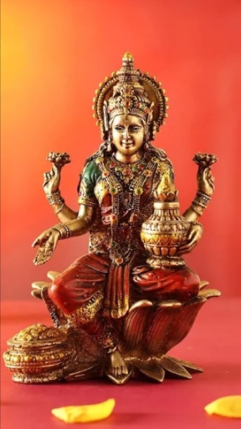 লক্ষ্মীলাভ হবেই! বৃহস্পতিবার নিয়ম মেনে এই ভোগে পুজো দিন...
