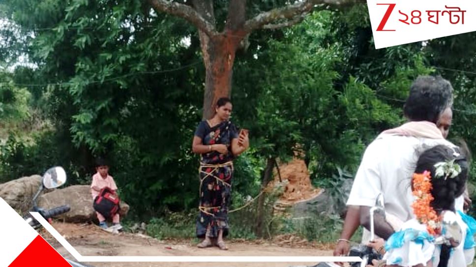 Watch Andhra shocking news: ছিঃ... খোদ মুখ্যমন্ত্রীর কেন্দ্রেই সামান্য টাকা আদায়ের জন্য মহিলাকে গাছে বেঁধে প্রকাশ্য মার! Watch Andhra shocking news: ছিঃ... খোদ মুখ্যমন্ত্রীর কেন্দ্রেই সামান্য টাকা আদায়ের জন্য মহিলাকে গাছে বেঁধে প্রকাশ্য মার!