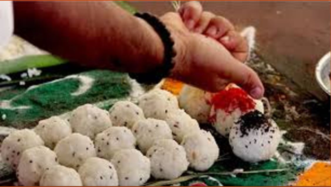 অগ্নি অনুষ্ঠান এবং পূর্বপুরুষদের ঘি এবং কালো তিল