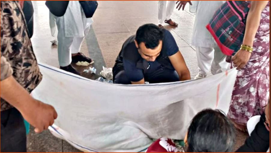 Jhansi station army doctor delivery