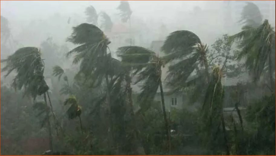 নিম্নচাপের ফলে দক্ষিণবঙ্গে দফায় দফায় বৃষ্টি IMD Rainfall Alert