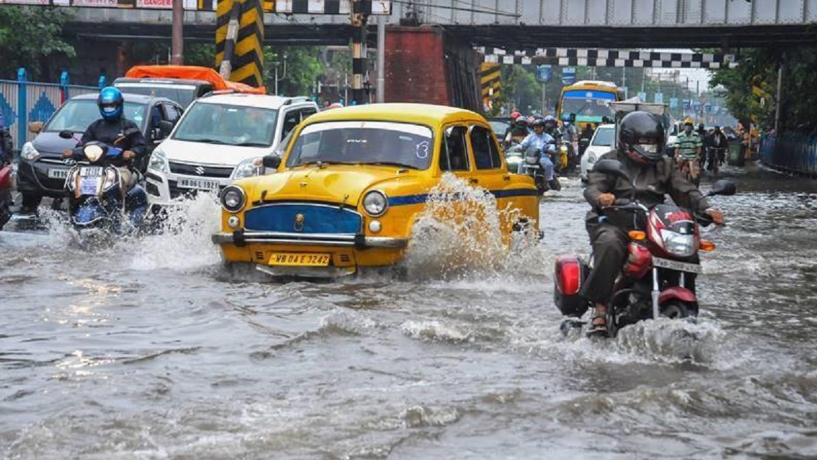 আর কতক্ষণ চলবে এই বৃষ্টিপাত? IMD Rainfall Alert