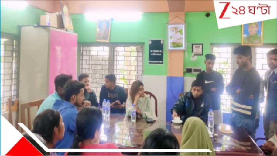 Sonarpur College: নবাগত ছাত্রীকে দিয়ে মাথা টেপাচ্ছেন ৪৪-র ছাত্রনেতা! ভাইরাল সোনারপুর কলেজের 'দাদার কীর্তি'...