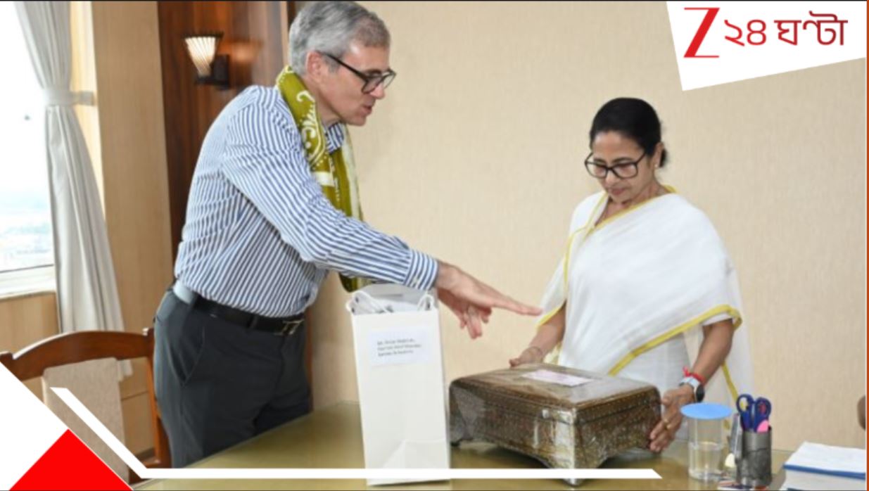 Omar Abdullah Meets Mamata Banerjee: ওমরকে পাশে নিয়েই পহেলগাঁও কাণ্ডে কেন্দ্রকে তোপ দেগে মমতা জানালেন, 'পুজোর পর কাশ্মীর যাব...' Omar Abdullah Meets Mamata Banerjee: ওমরকে পাশে নিয়েই পহেলগাঁও কাণ্ডে কেন্দ্রকে তোপ দেগে মমতা জানালেন, 'পুজোর পর কাশ্মীর যাব...'