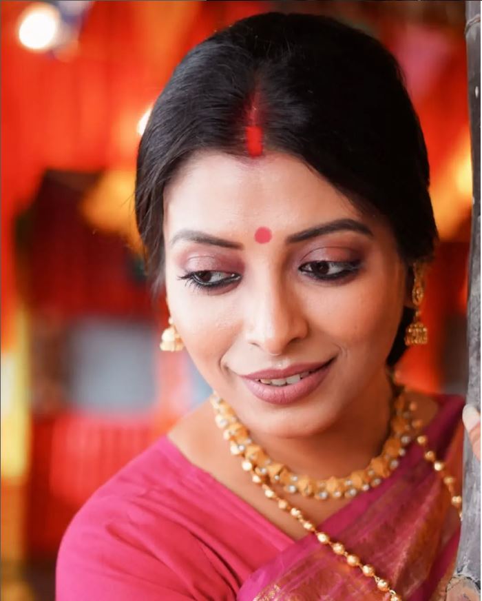 ভবঘুরের মতো ঘুরে বেড়াচ্ছেন বাংলা টিভির অভিনেত্রী bengali television actress unstable