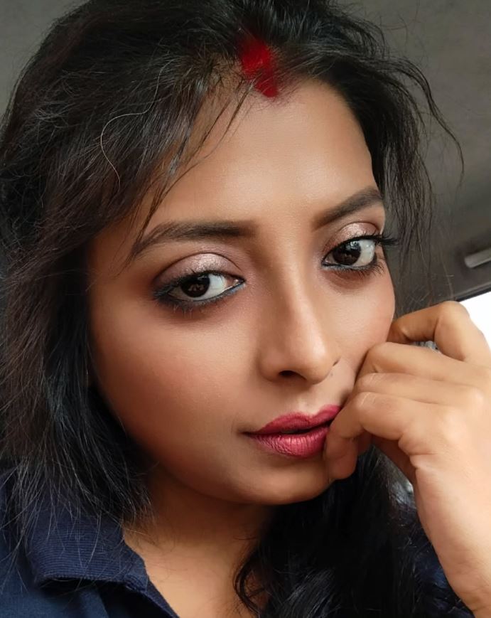ভবঘুরের মতো ঘুরে বেড়াচ্ছেন বাংলা টিভির অভিনেত্রী bengali television actress unstable