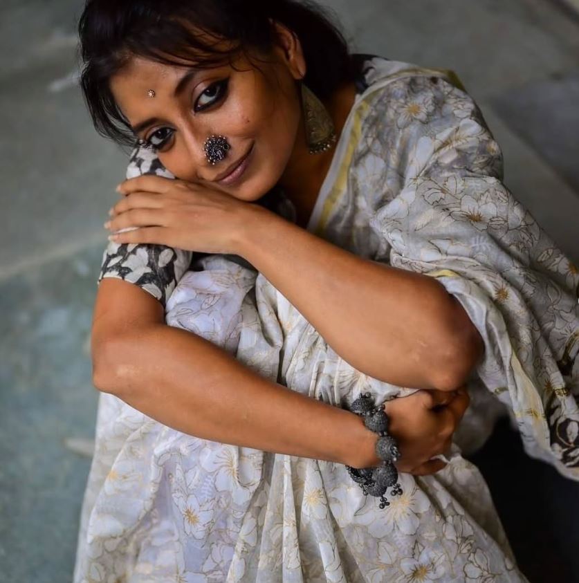 ভবঘুরের মতো ঘুরে বেড়াচ্ছেন বাংলা টিভির অভিনেত্রী bengali television actress unstable