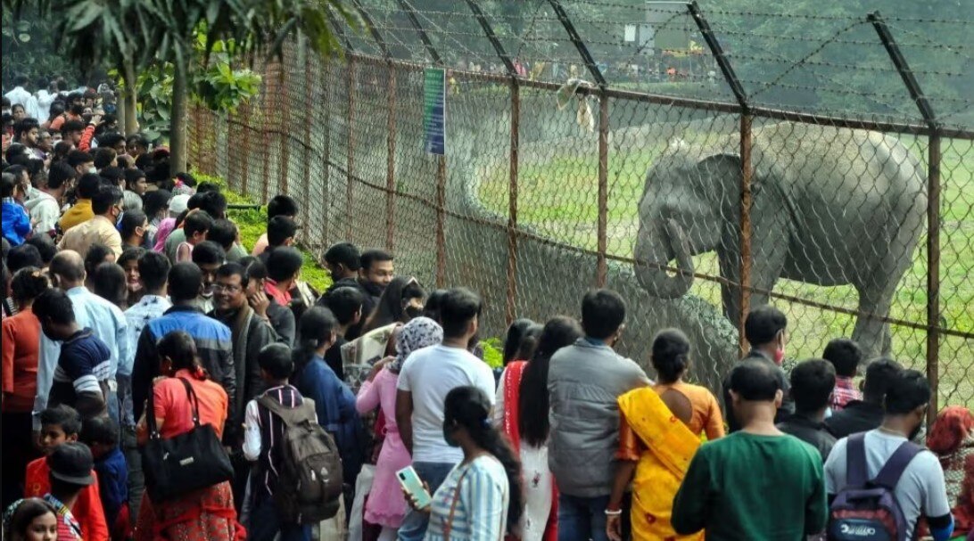 21 July TMC Martyrs Day crowd in Alipore Zoo