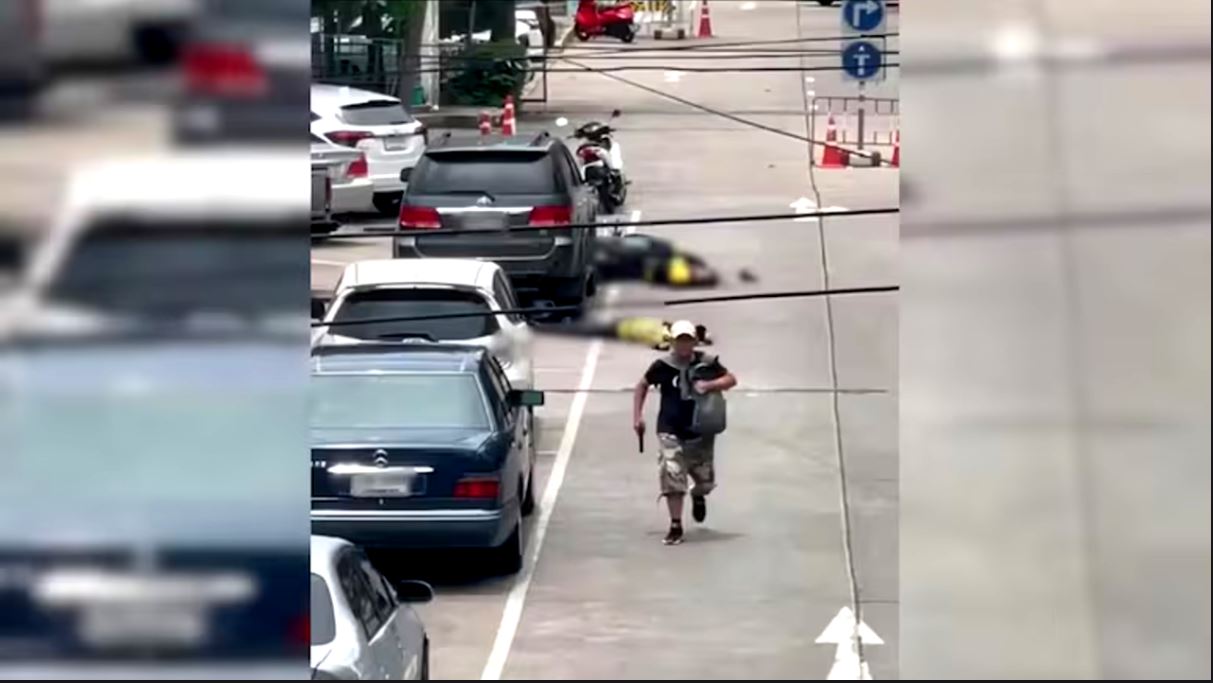 Bangkok: ব্যাংককে বন্দুকবাজ! ভরা বাজারেই বেপরোয়া গুলি, লুটিয়ে পড়ল ছয়…ভয়ংকর ভিডিয়ো… Bangkok: ব্যাংককে বন্দুকবাজ! ভরা বাজারেই বেপরোয়া গুলি, লুটিয়ে পড়ল ছয়…ভয়ংকর ভিডিয়ো…