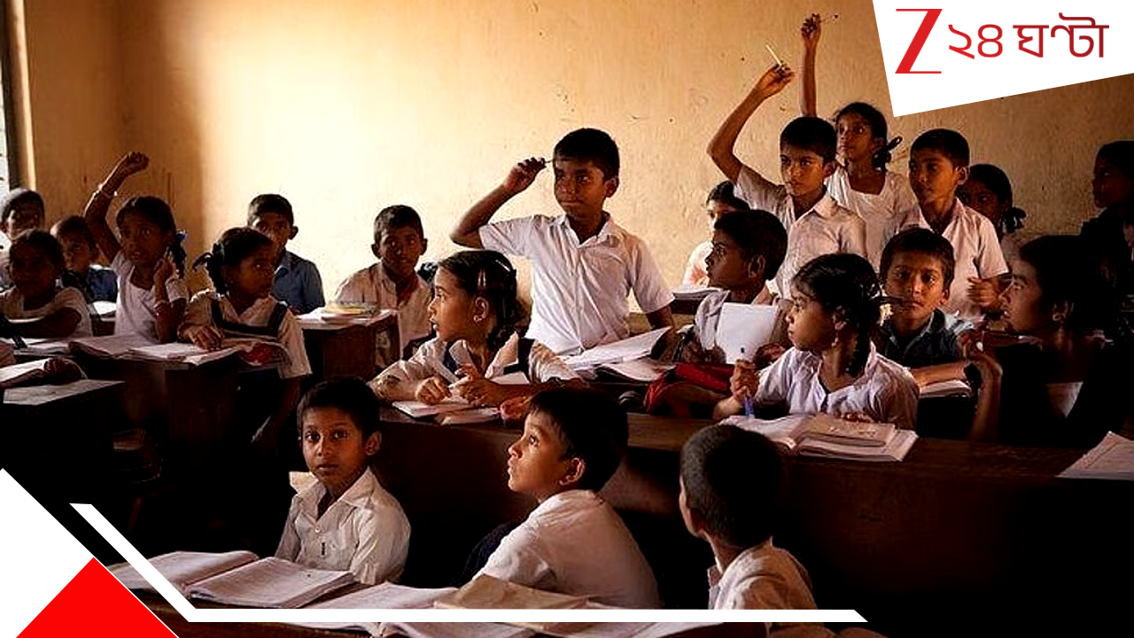 Karnataka School Incident: খেয়ে সবাই অসুস্থ হোক, আর হেডমাস্টার বিপদে পড়ুক! স্কুলের জলে বিষ মোশানোর ভয়ংকর চক্রান্ত... Karnataka School Incident: খেয়ে সবাই অসুস্থ হোক, আর হেডমাস্টার বিপদে পড়ুক! স্কুলের জলে বিষ মোশানোর ভয়ংকর চক্রান্ত...