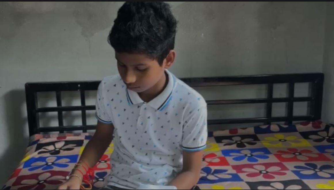 স্কুলে 'দাদাগিরি ট্যাক্স'