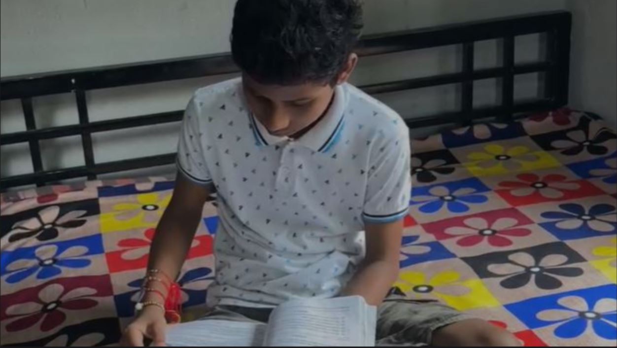 স্কুলে 'দাদাগিরি ট্যাক্স'