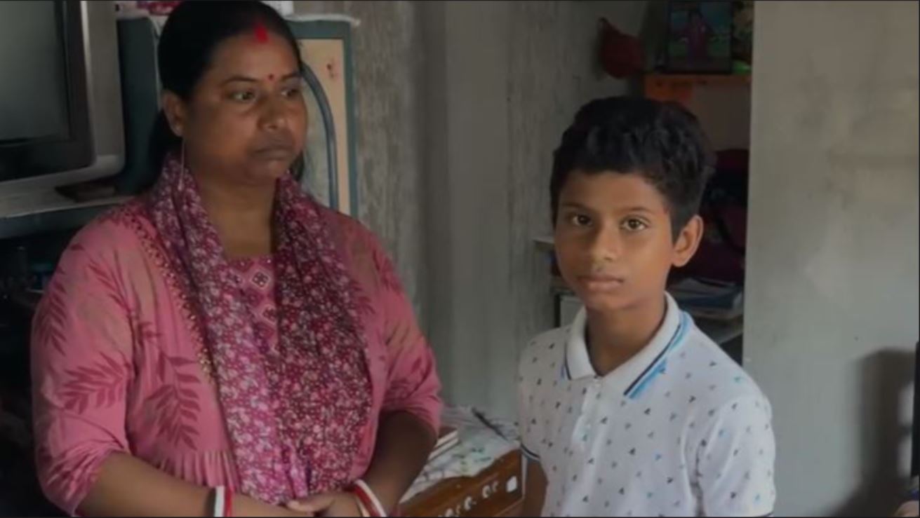 স্কুলে 'দাদাগিরি ট্যাক্স'
