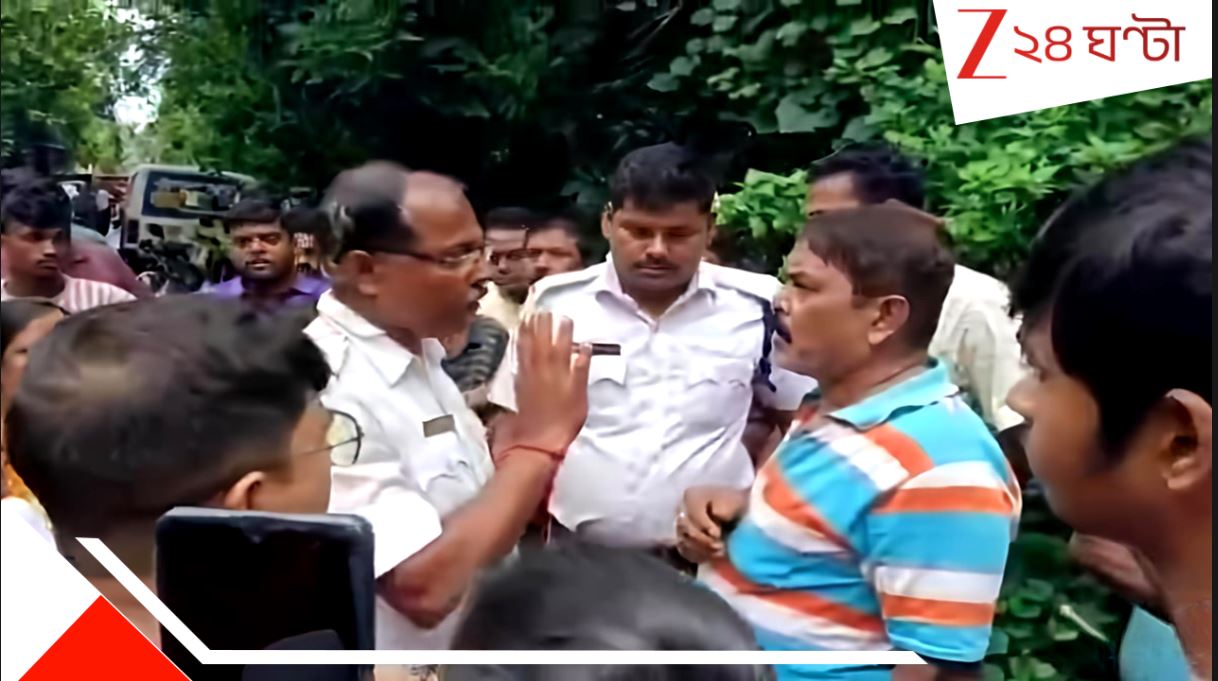 Howrah: জাস্ট একটা চড়! আর তাতেই নেমে এল মৃত্যু... হাড়হিম ভিডিয়ো দেখে গায়ে কাঁটা... Howrah: জাস্ট একটা চড়! আর তাতেই নেমে এল মৃত্যু... হাড়হিম ভিডিয়ো দেখে গায়ে কাঁটা...