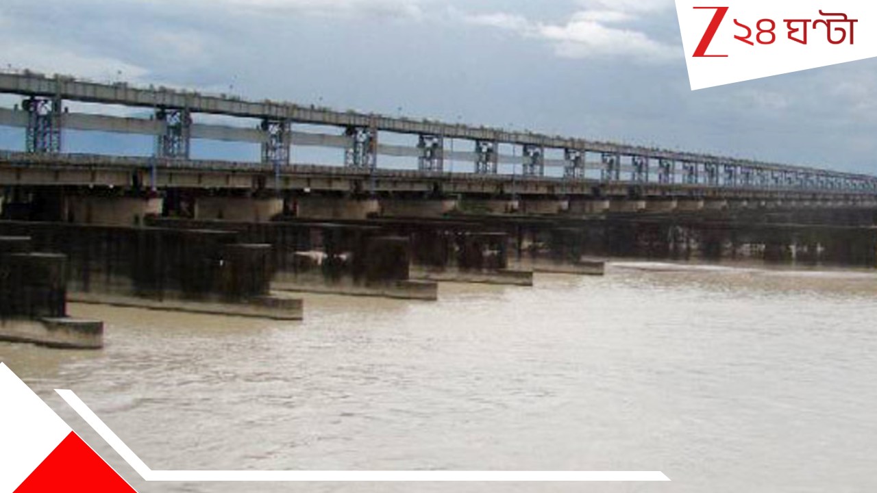 Jalpaiguri: ব্রিজের উপর শেষ সেলফি তুলে হোয়াটসঅ্যাপ স্ট্যাটাসে লিখলেন, 'আর দেখা হবে না...'! তারপরই তিস্তায় নিজেকে... Jalpaiguri: ব্রিজের উপর শেষ সেলফি তুলে হোয়াটসঅ্যাপ স্ট্যাটাসে লিখলেন, 'আর দেখা হবে না...'! তারপরই তিস্তায় নিজেকে...