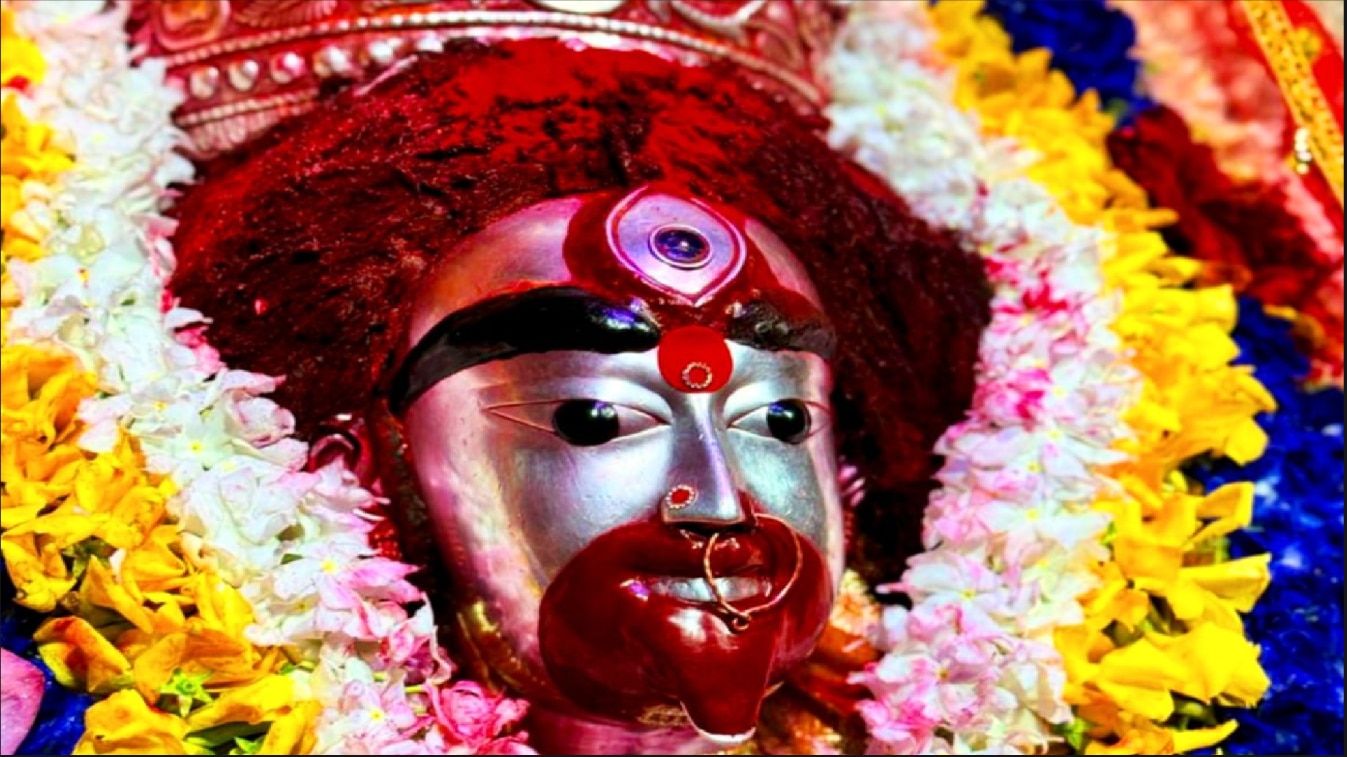 অপূর্ব সুন্দরী কৃষ্ণবর্ণা