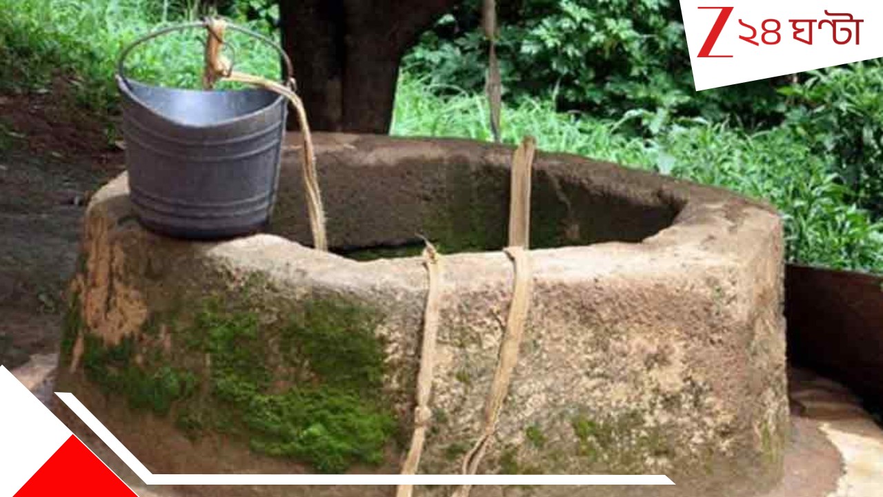 Oil scattered at well: কুয়ো থেকে জলের বদলে উঠছে তেল! ভাগ্য ফিরে গেল উত্তরের ওদলাবাড়ির, মাটির নীচে খনি? Oil scattered at well: কুয়ো থেকে জলের বদলে উঠছে তেল! ভাগ্য ফিরে গেল উত্তরের ওদলাবাড়ির, মাটির নীচে খনি?
